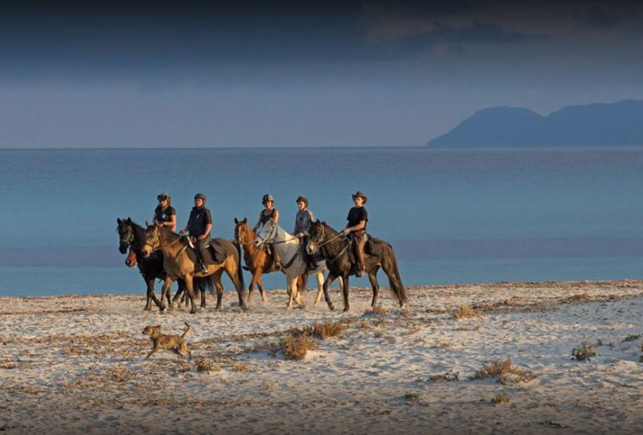 Image Le Désert des Agriates en Corse à cheval
