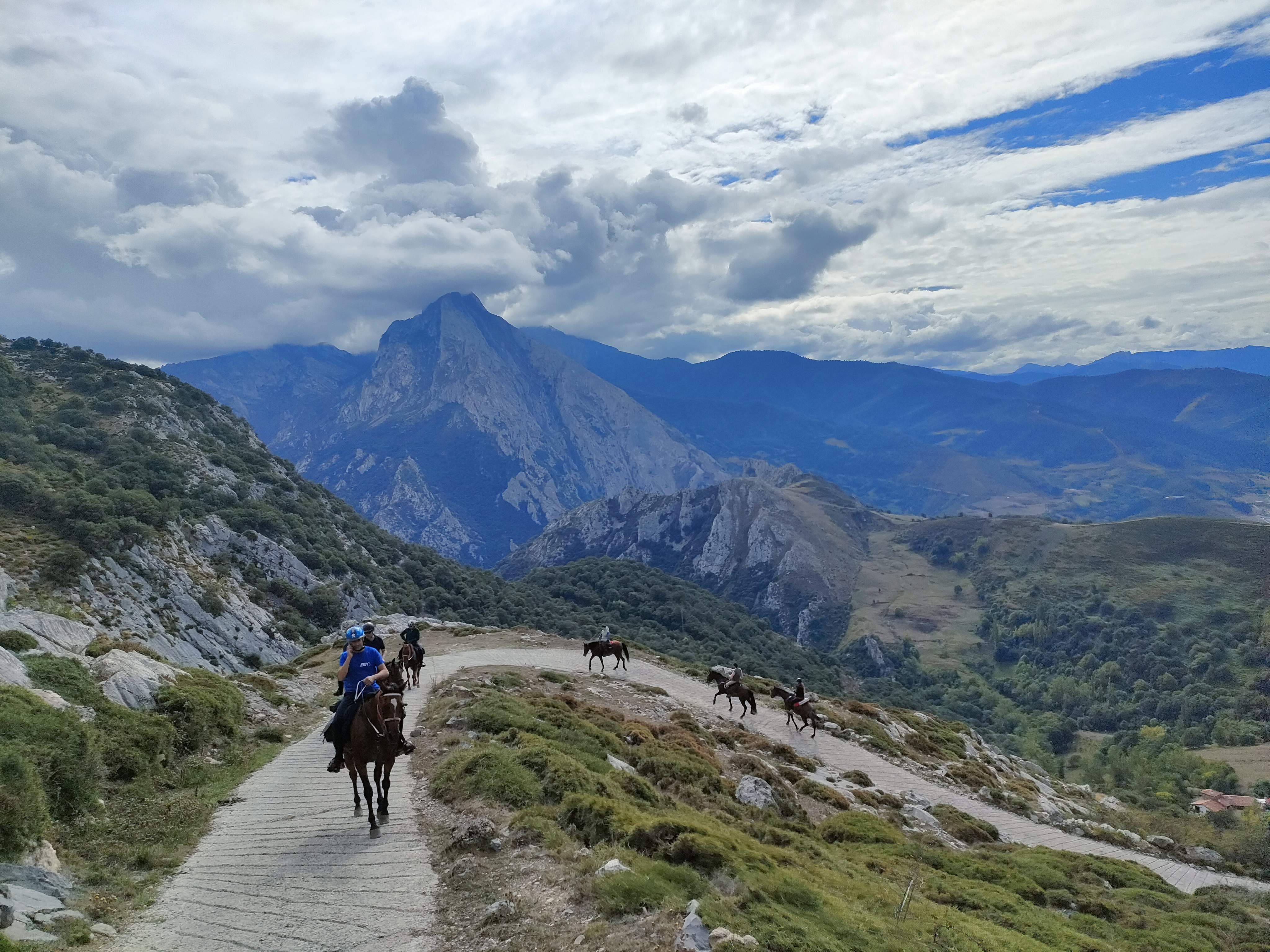 Image Espagne : Les Pics d'Europe à cheval