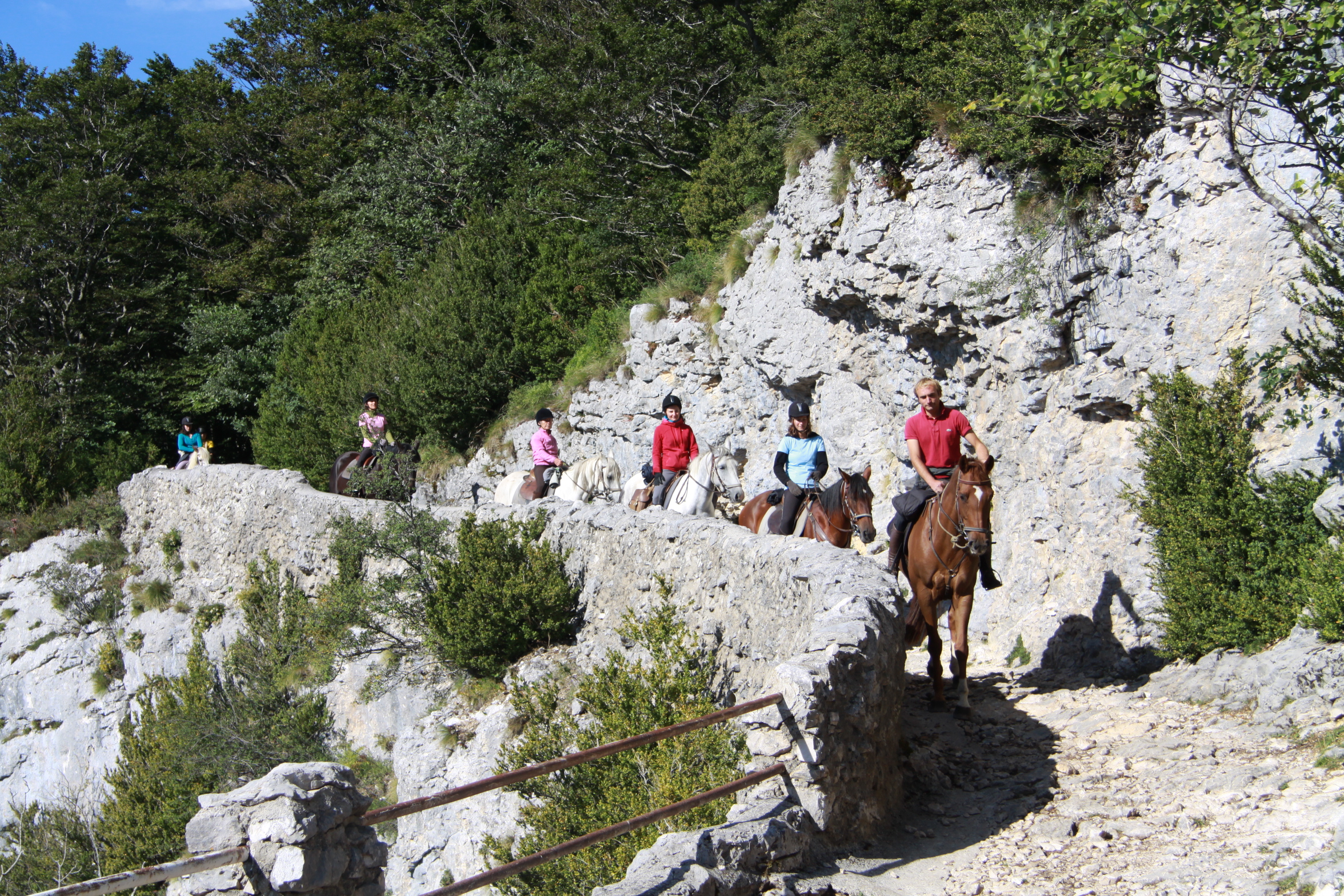 Image Rando à cheval dans le Vercors pour ados de 13 à 17 ans
