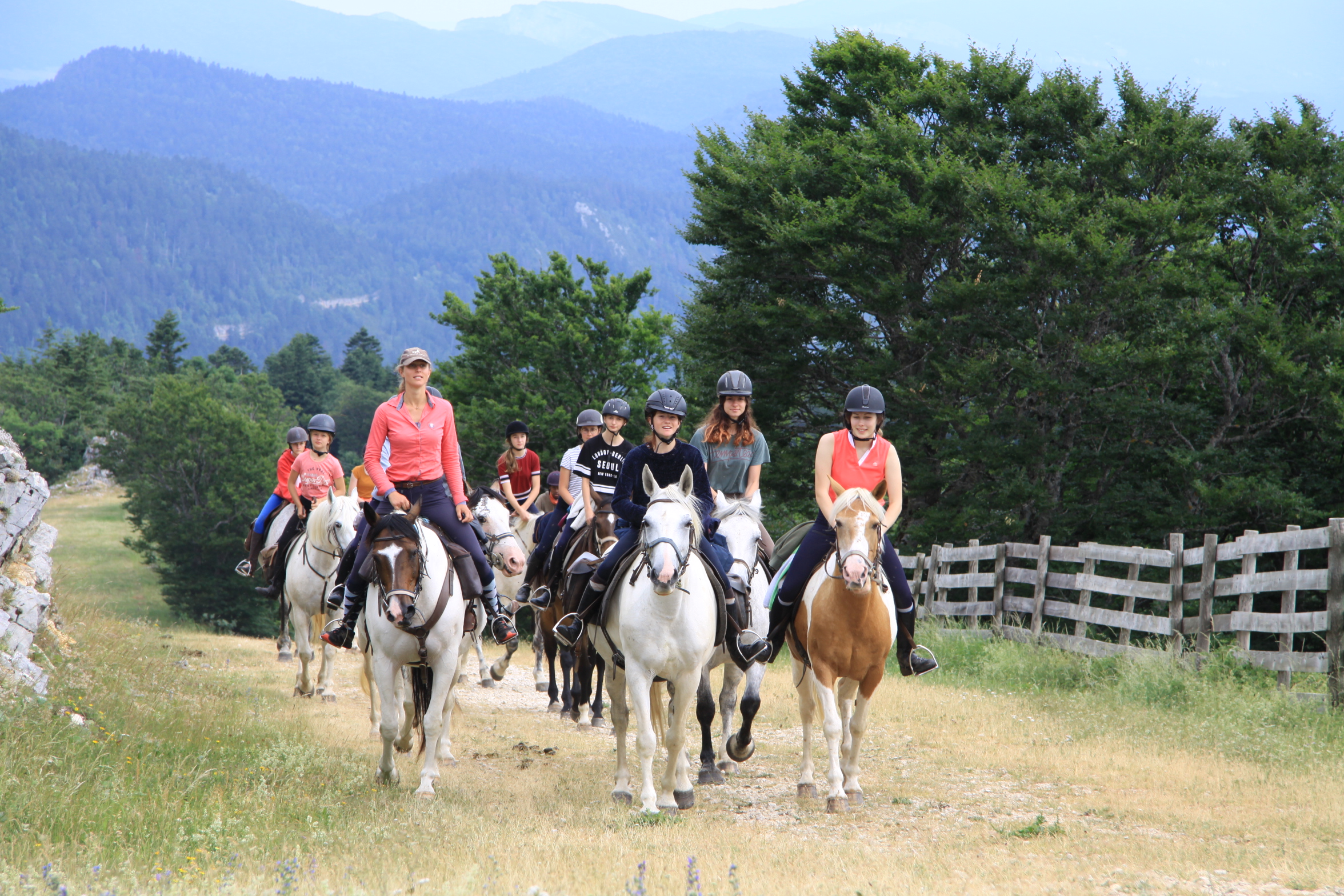 Image Rando à cheval dans le Vercors pour ados de 9 à 13 ans