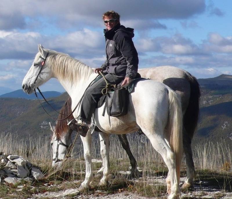 Horseback riding in Diamond Lake