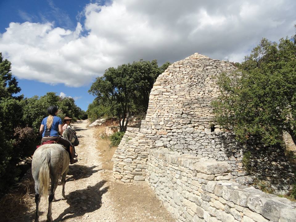 Randonnée à cheval dans le Luberon en Provence