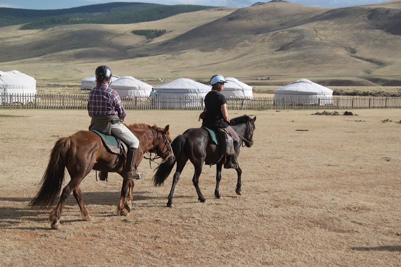 Voyage à cheval - Vallée de l\'Orkhon en Mongolie à cheval en yourtes