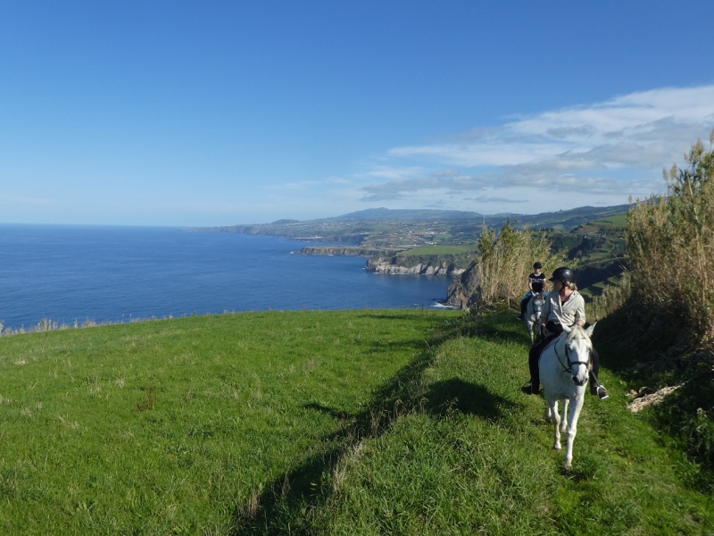 Acores rando à cheval