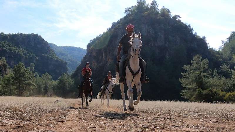 Galop Canyon champ randonnee à cheval en Turquie