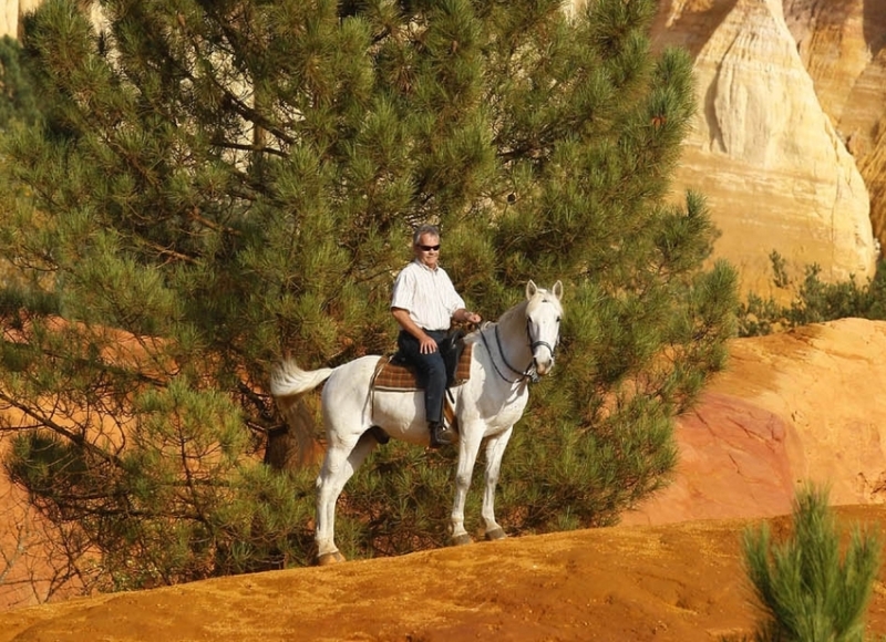 LuberonColorado Provencal à cheval