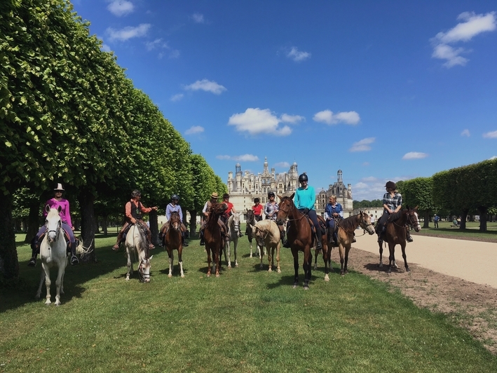 chateaux de la loire a cheval