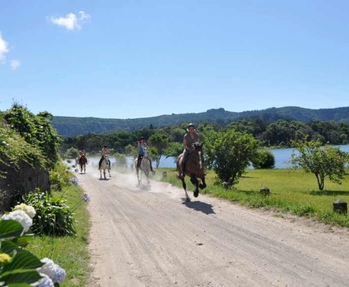 randonnee a cheval dans les Acores