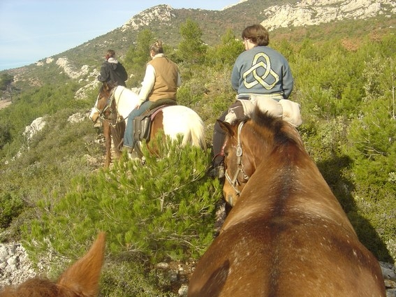 randonnee equestre montagne sainte victoire