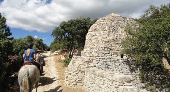 Randonnée à cheval dans le Luberon en Provence